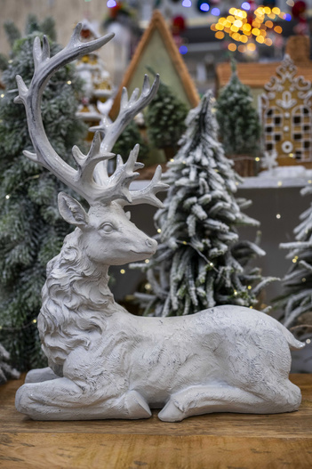 Jeleń biały leżący, srebrzony z głową do tyłu 38x32cm