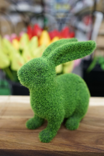 Figurka Królik ceramiczny zielony mech 16cm